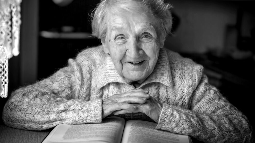 Uncovering Smiles: The Change of Photographic Expressions